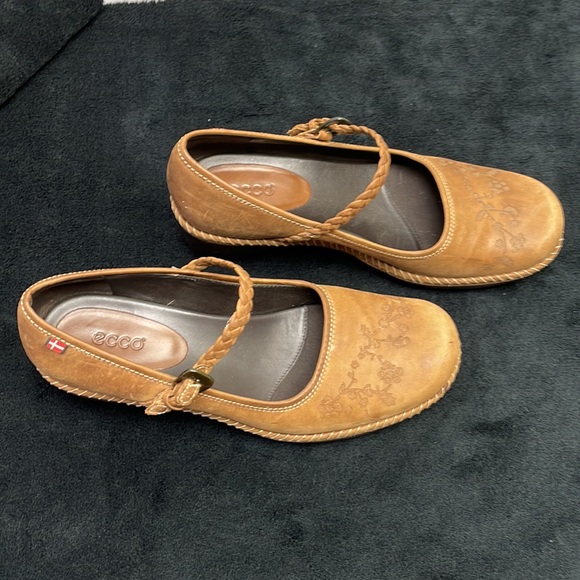 Ecco Shoes - Picture 3 of 7
